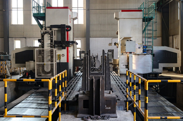 Lubrication cycle of excavator hydraulic shears